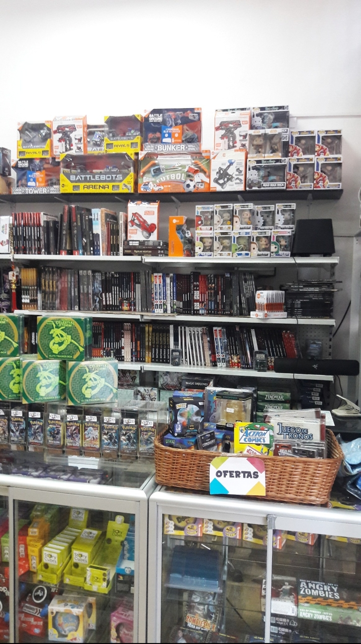 Visão geral da loja de jogos Entrejuegos em Santiago