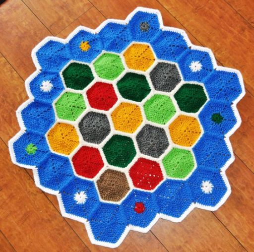 Versão em crochê do jogo de tabuleiro Catan