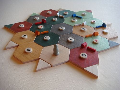 Tabuleiro do jogo Catan em madeira
