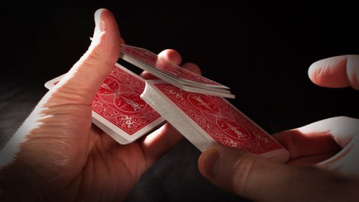 Descubra o jeito perfeito de embaralhar cartas