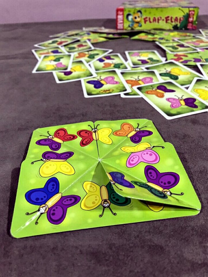 Tabuleiro dobrável para encontrar borboletas em Flap-Flap