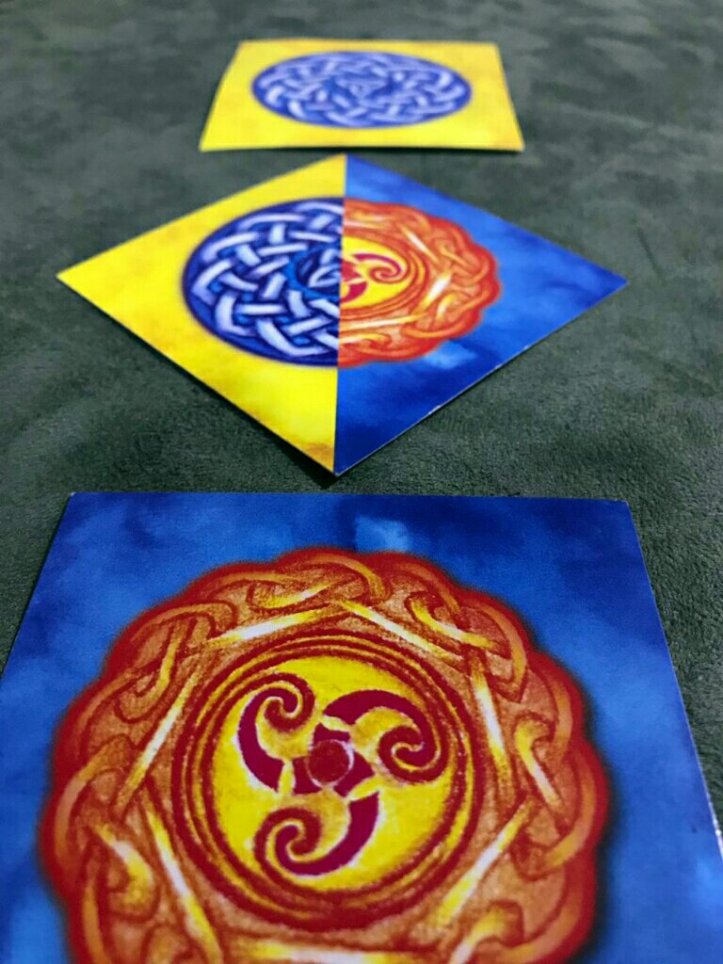 Cartas com símbolos duplos do jogo de cartas TELMA