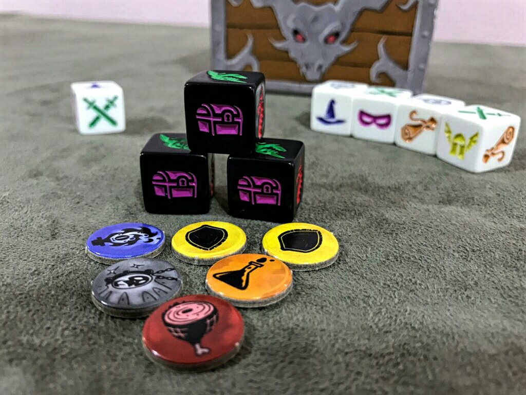 Baús e recompensas no jogo de tabuleiro Dungeon Roll