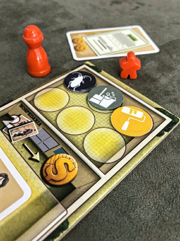 O hotel e seus serviços da expansão Dogs: O Sócio