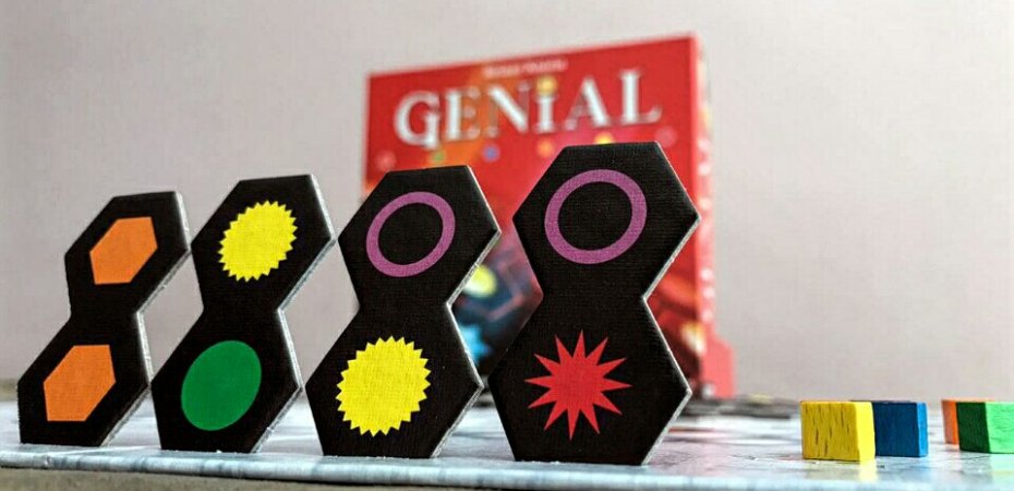 Componentes do jogo de tabuleiro Genial