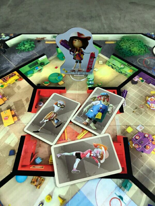 Trê zumbis na sala é problema no jogo infantil Zombie Kidz