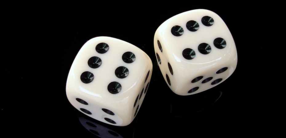 Por detrás do tabuleiro Force sua sorte