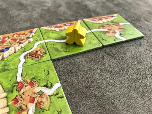 Uma estrada completa vale pontos no jogo de tabuleiro Carcassonne