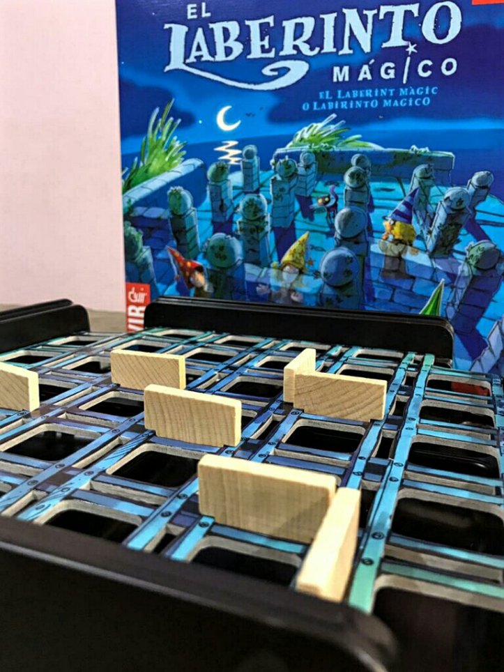 As paredes invisíveis no jogo de tabuleiro infantil O Labirinto Mágico