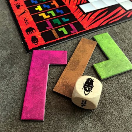 Peças do jogo de tabuleiro Ubongo