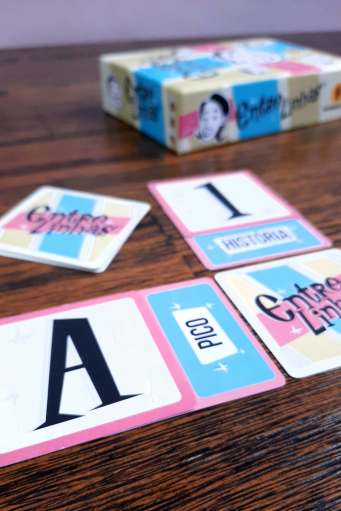 Jogo de tabuleiro Entre Linhas