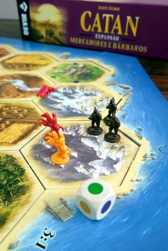Jogo de tabuleiro CATAN Mercadores e Bárbaros