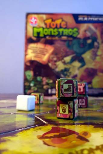 Jogo de tabuleiro ToteMonstros