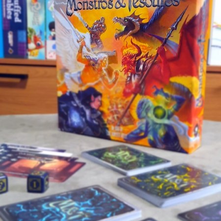 Jogo de cartas Monstros e Tesouros