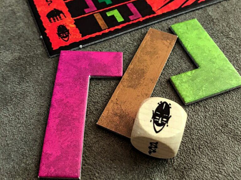 Peças do jogo de tabuleiro Ubongo